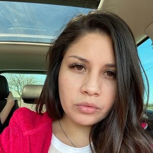 Meet your Posher, Yesenia